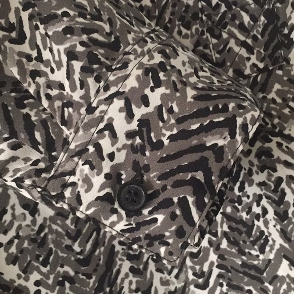 MK ZIPPER POCKET BLOUSE - Picture 7 of 8